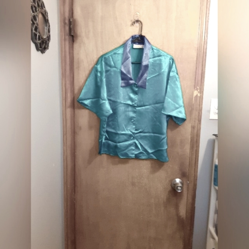 Victoria's Secret Women's Metalic Satin Like Pajama Top Button Up Green Blue L